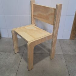 Silla montessori apilable